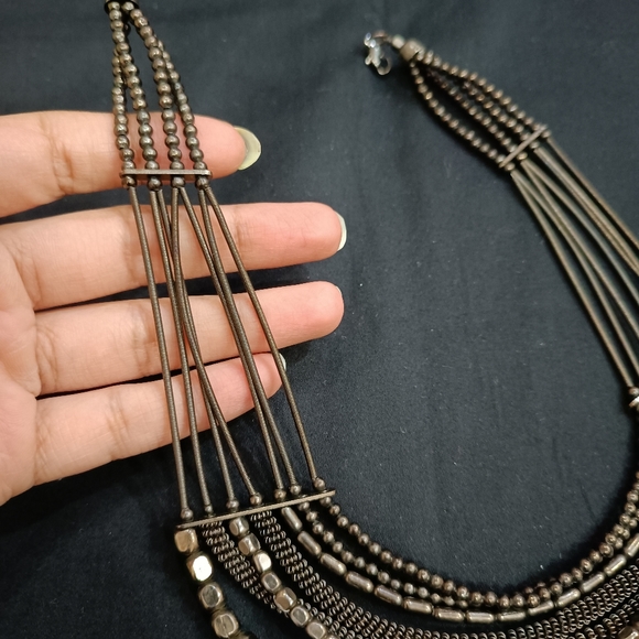 Stylish neckpiece - Picture 2 of 5